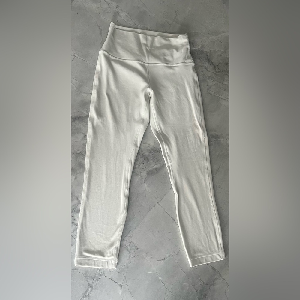 Lululemon Align HR Crop 23” in the color BONE in size 6